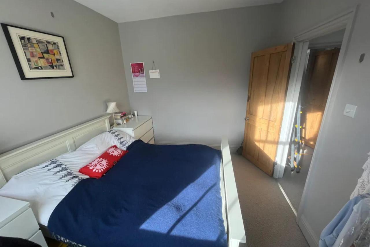 Stylish And Spacious 2 Bedroom House In Brixton * Londres