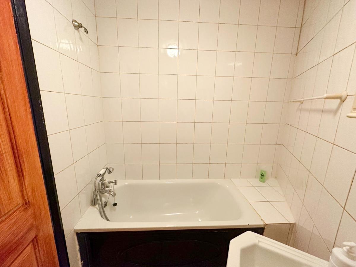 210 Coldharbour Lane * London