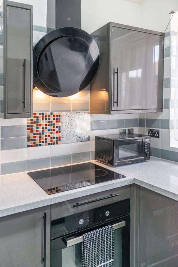 The Darlington - Stylish 1 Bedroom Apartment, 10 Minutes From The Eye Londres