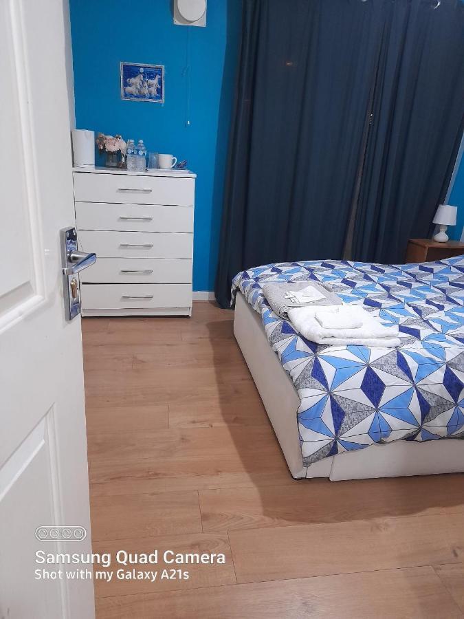 Beautiful 1 Bedroom Ground Floor With Shared Bathroom Apartment