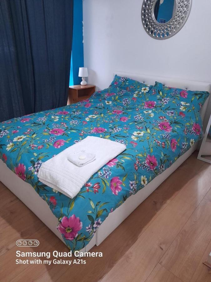 Apartment Beautiful 1 Bedroom Ground Floor With Shared Bathroom