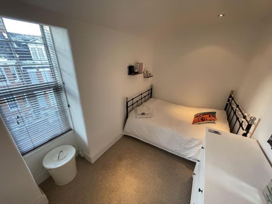Appartement Spacious Two Bedroom Flat In Prestigious Highgate.