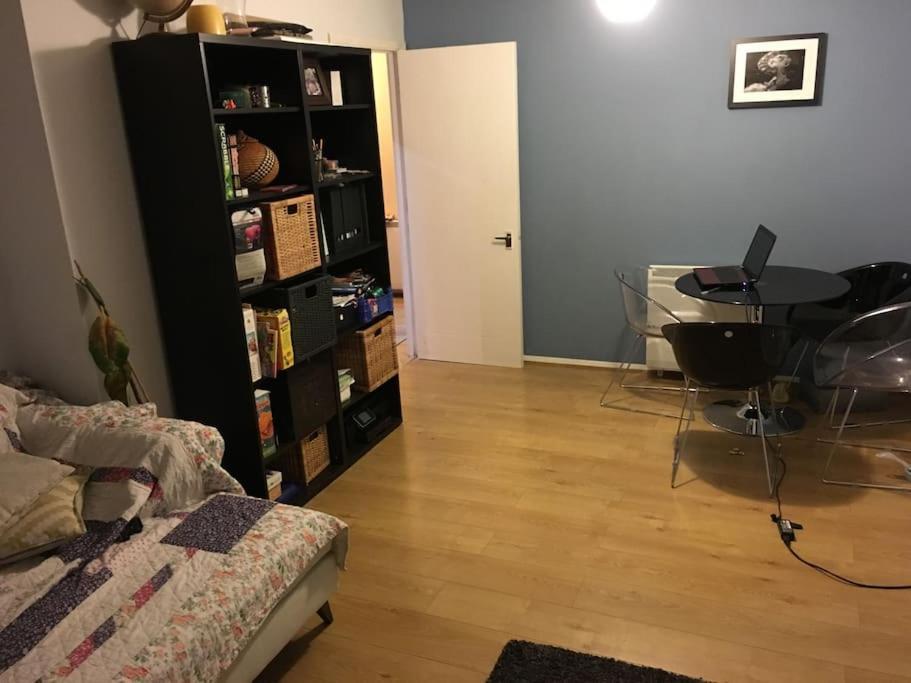 Aaron Hill Apartamento *