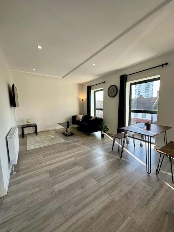 Stratford With Balcony Apartment London