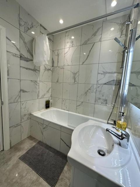 Apartment Stratford With Balcony London