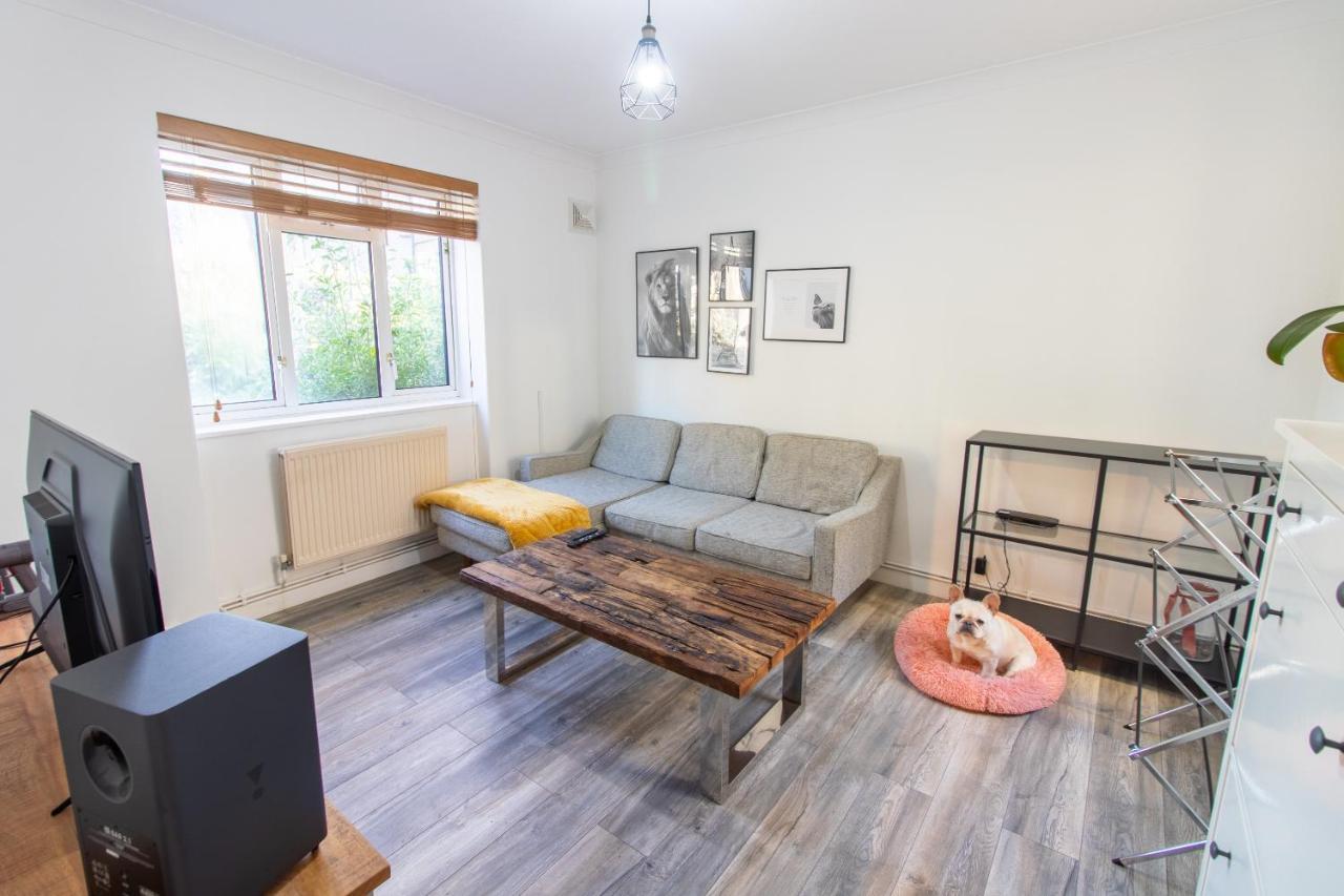 Stylish And Well Equipped Flat In Stockwell