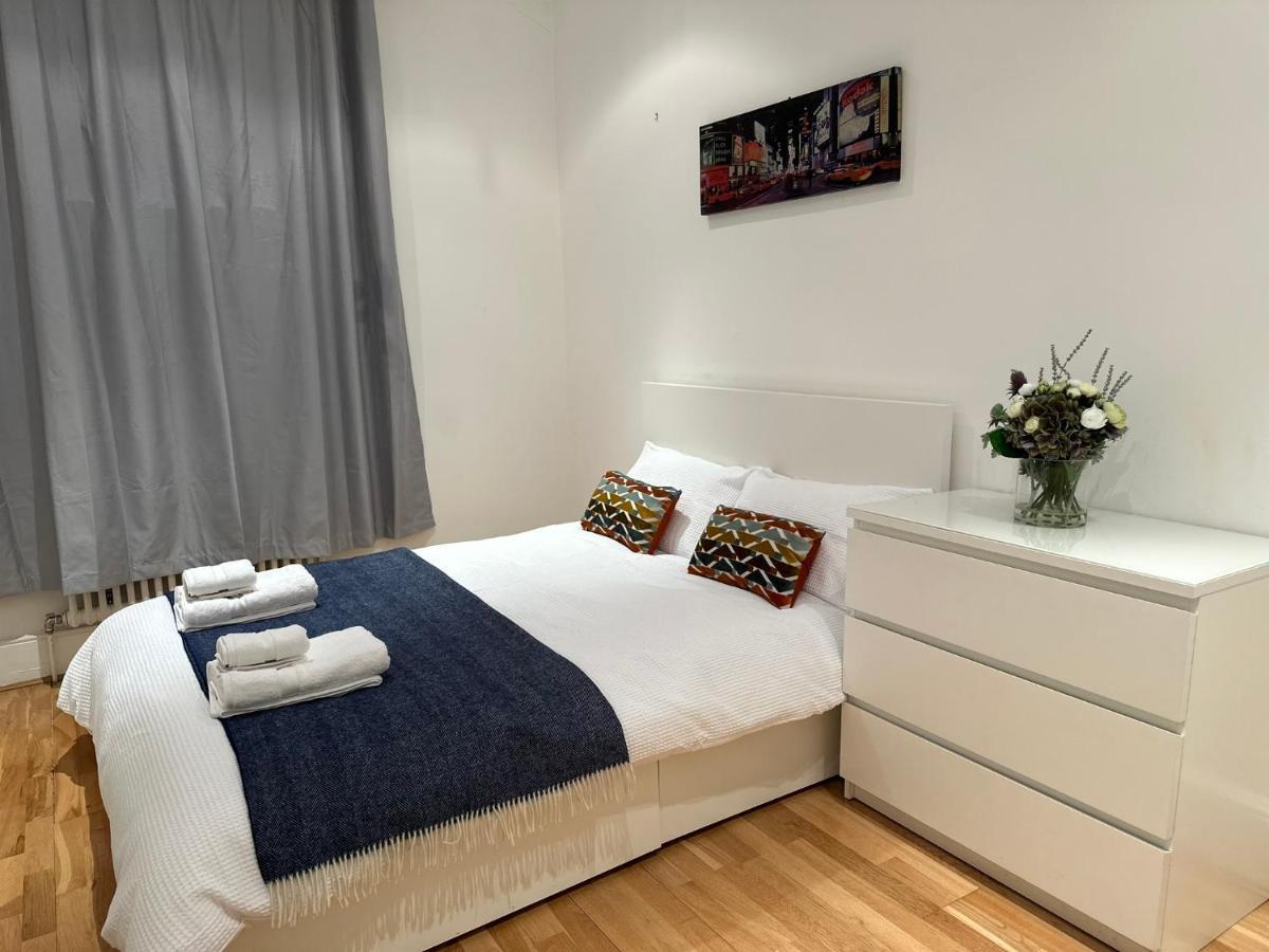Earl's Court One Bedroom Flat * London