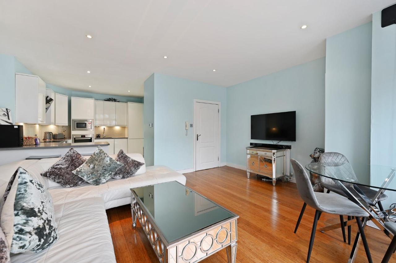 Hampstead Opulence - Luxurious Split Level *