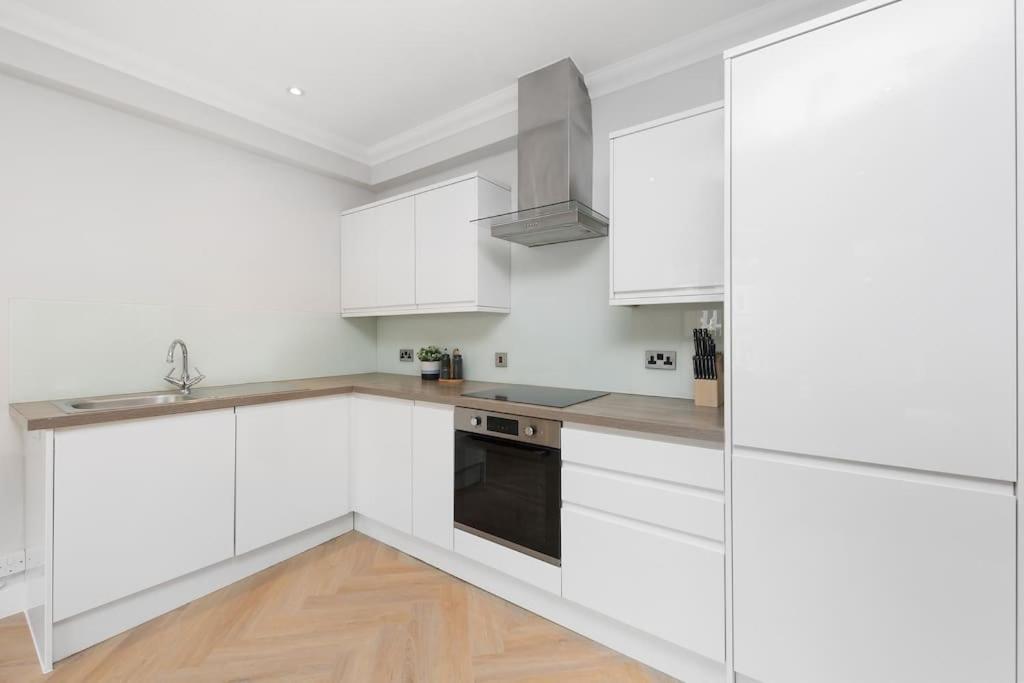 Pleasing 2bed Flat 10min To Wimbledon Tennis Court London
