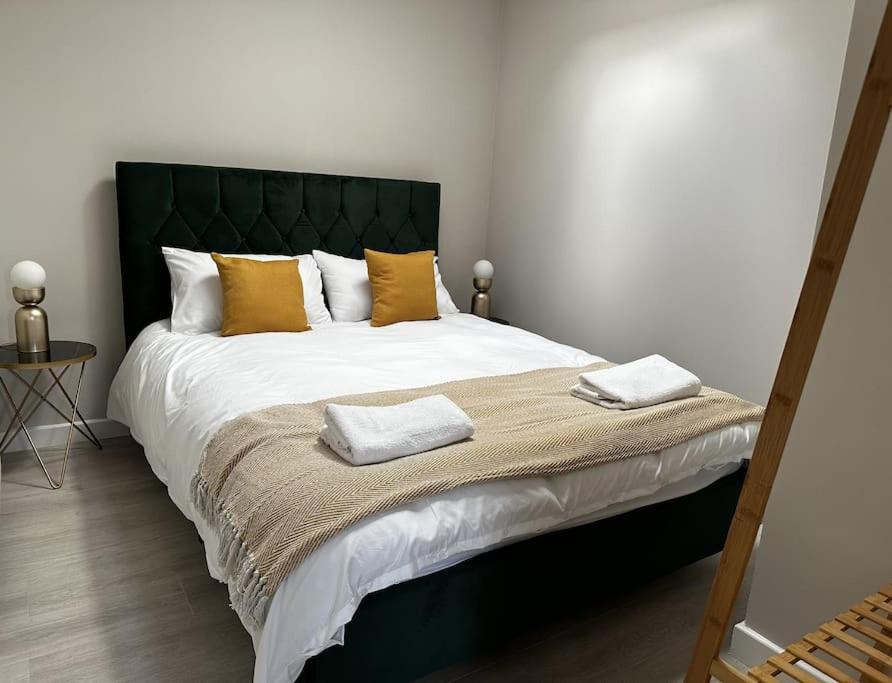 Sienna's 2 - Bedroom Apartment, London, N1. London