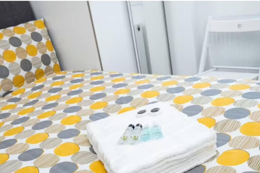 Great Location Service And Double Ensuite With Shared Kitchen- 5mins Walk From Tufnell Park Apartment London