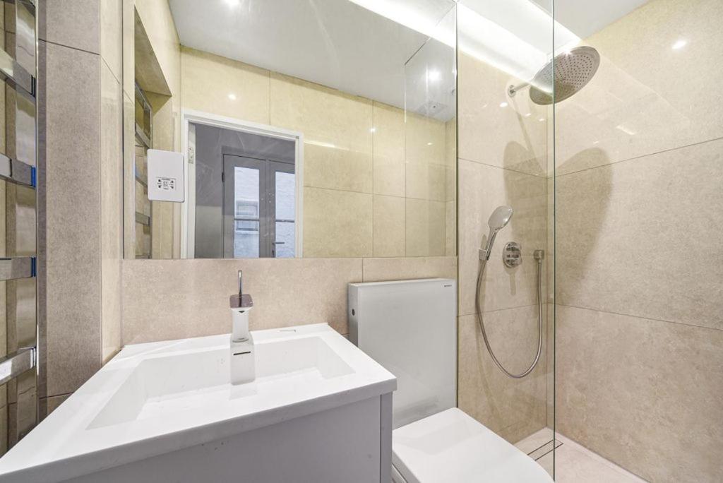 Splendid Flat Near Baker Street Station London