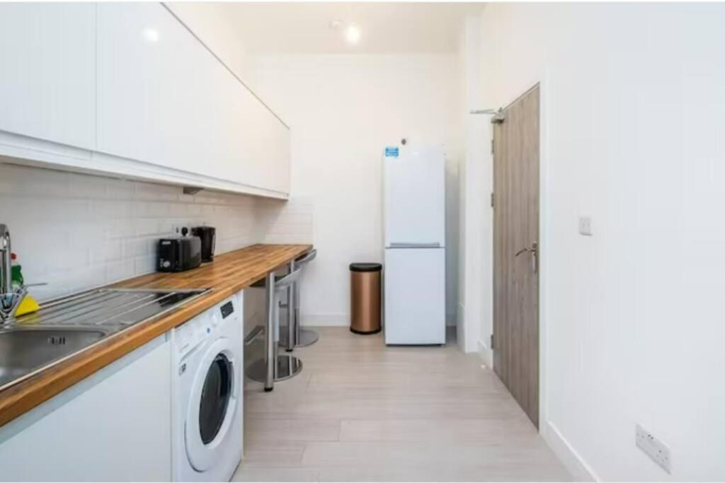 Boutique Modern For Two Near Tube And Bus Stations Apartamento *