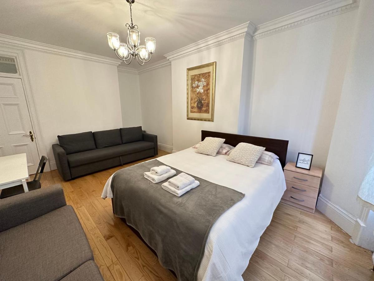 Double In Paddington ,london, 1 Step To Station, Private #room Name Is London# Séjour chez l'habitant