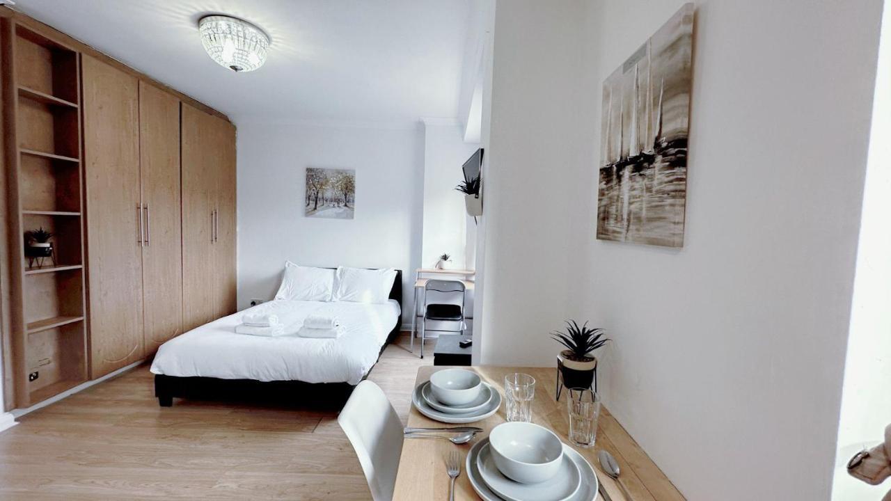 Charming Studio Flat With Private Balcony And Patio In The Heart Of Chelsea * Londres