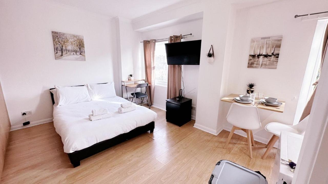 Apartamento Charming Studio Flat With Private Balcony And Patio In The Heart Of Chelsea *