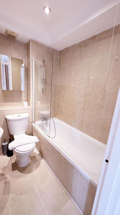 Apartamento Charming Studio Flat With Private Balcony And Patio In The Heart Of Chelsea Londres