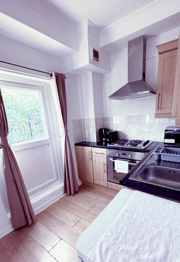 Charming Studio Flat With Private Balcony And Patio In The Heart Of Chelsea Londres