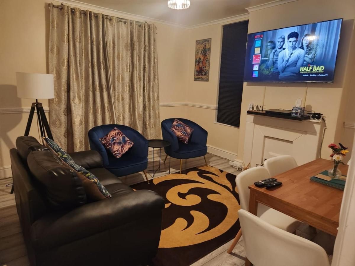 2-bedroom Flat In Cutty-sark, Greenwich ! Apartment *