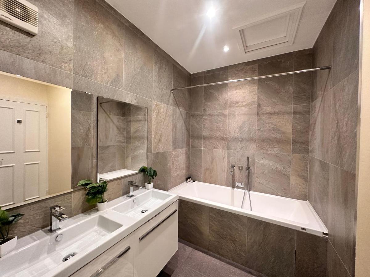 Central 5-bedroom, 4 Baths Lovely In Marylebone *
