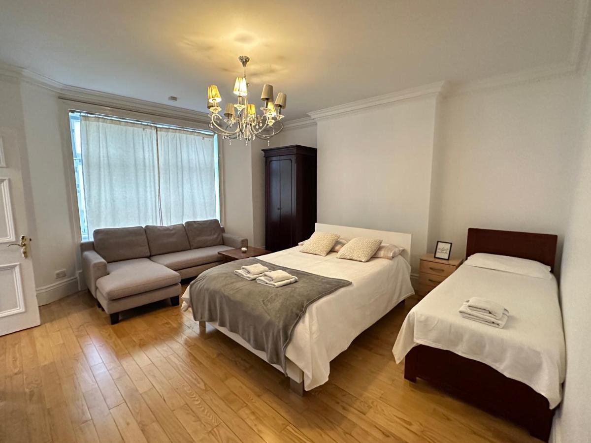 En & Private Bathroom, In Marylebone, Paddington #room Name Is Paris# Londres