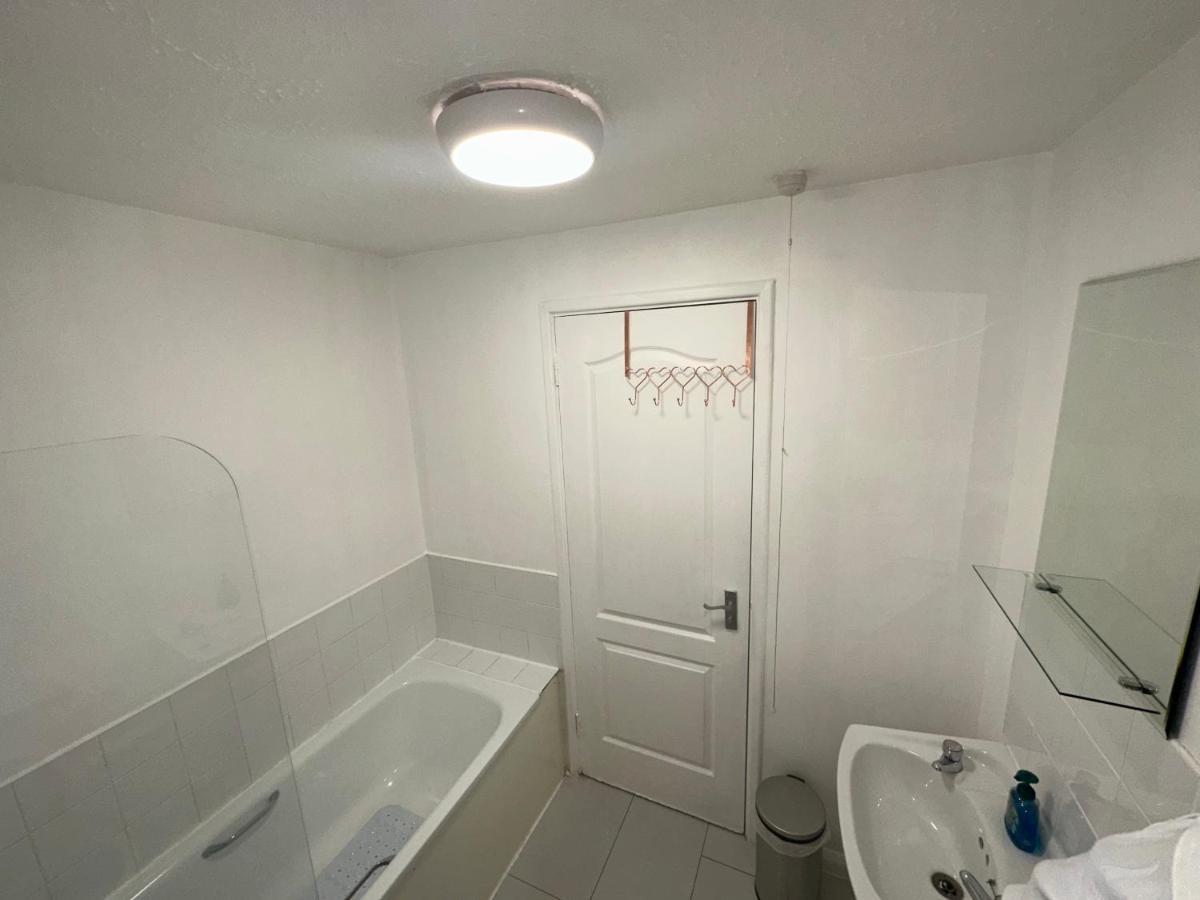 Cosy Home, 10min Drv From Canary Wharf & Stratford * Londres