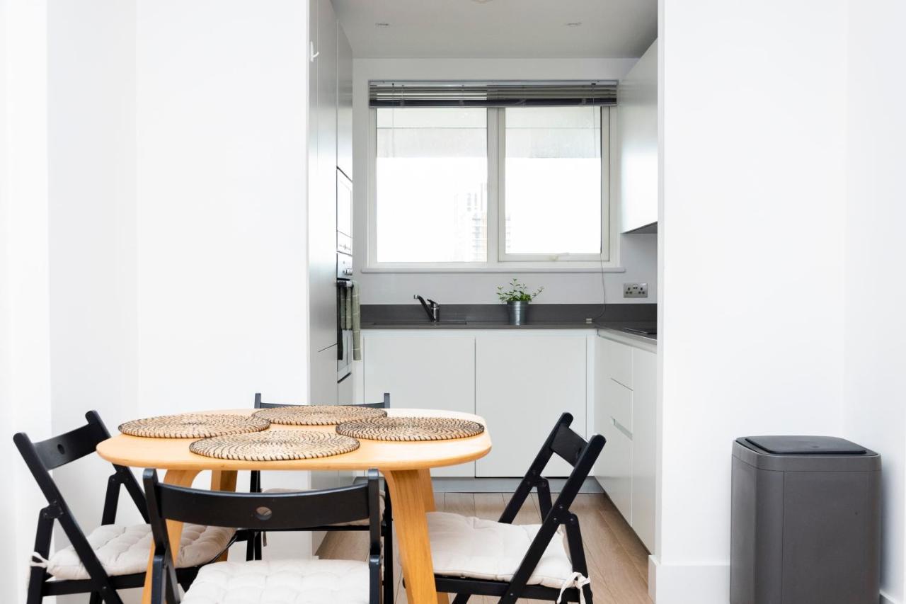 Modern Brixton Apartment *