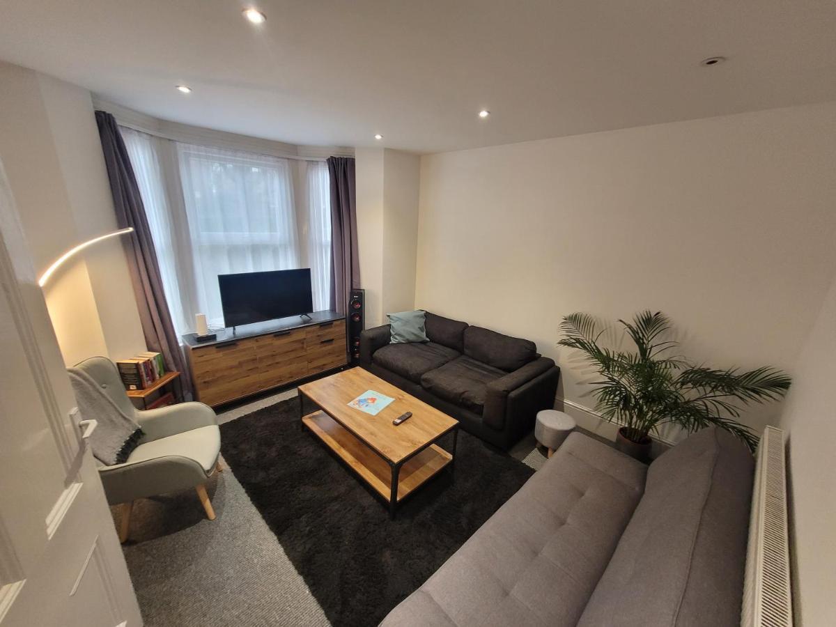 Сasa de vacaciones Spacious 2 Bedroom House In With Garden Londres