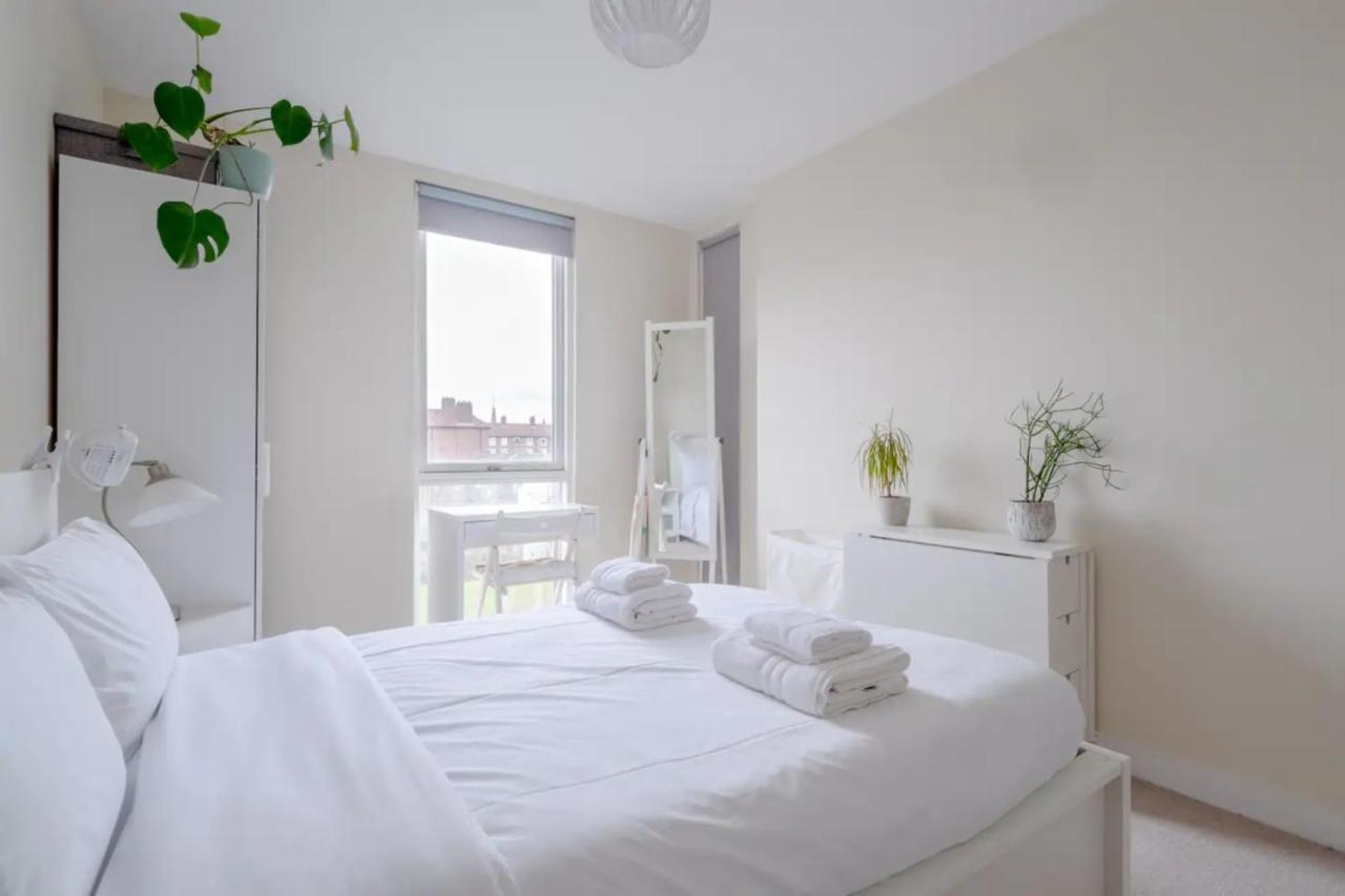 Modern 2 Bedroom Flat In Elephant And Castle * Londres