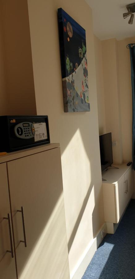 Barmy Badger Backpackers Hostel *