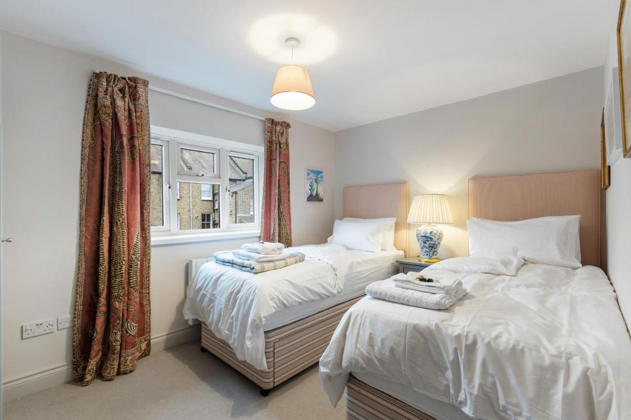 Bright & Cosy Gem ~ Battersea Park View ~ King Bed