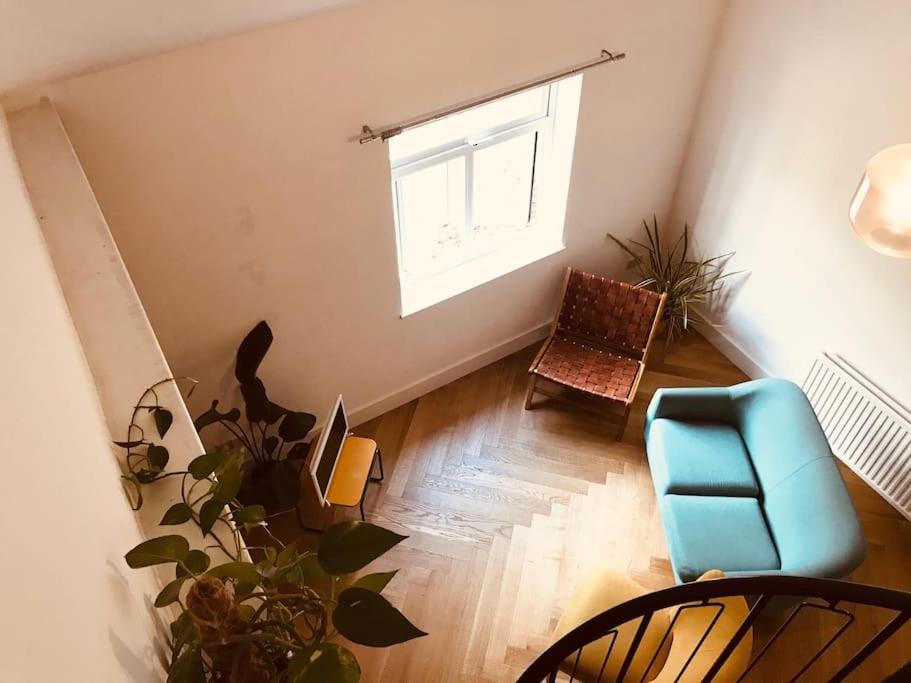 Appartement Stylish New Listing! Free Parking, Trendy Location