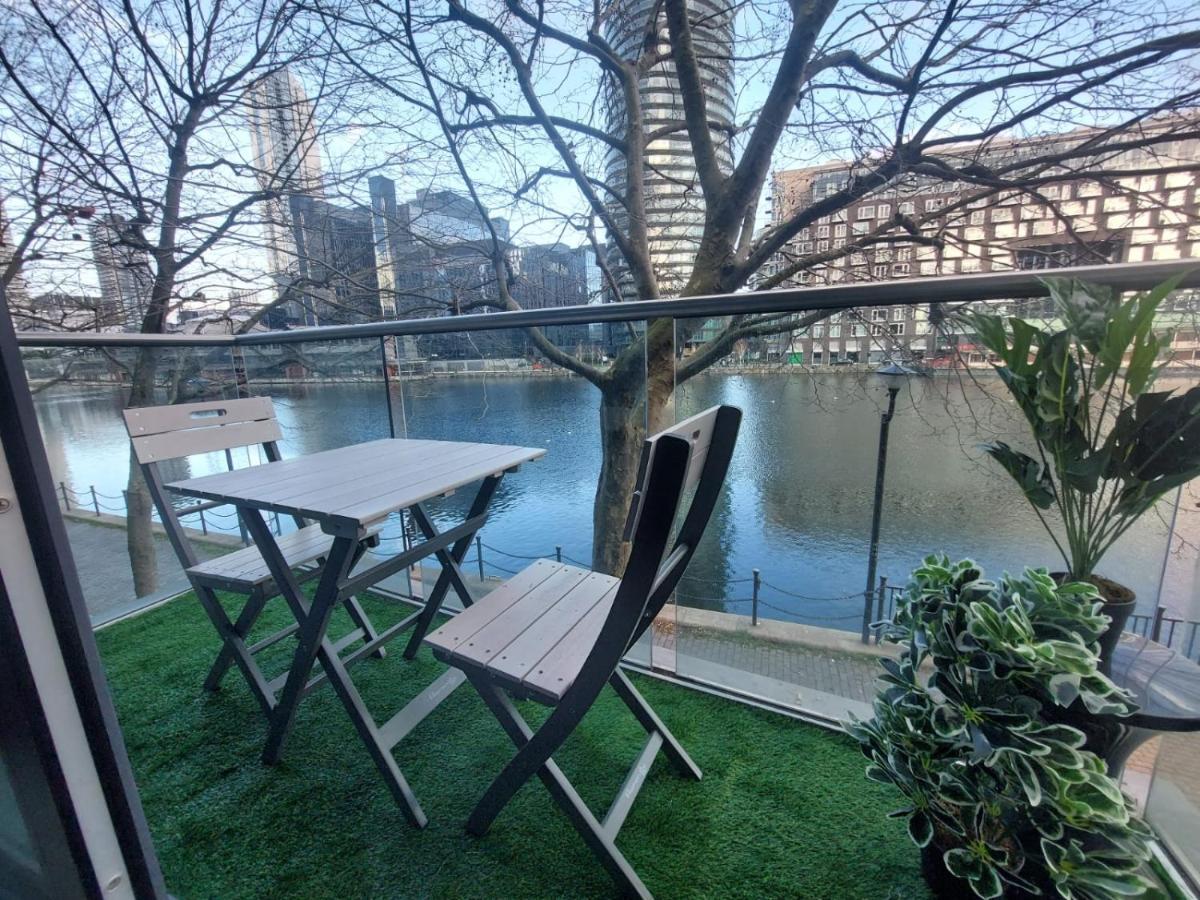 Apartamento 2 Bed Waterfront Luxury Apartment, E14 Londres