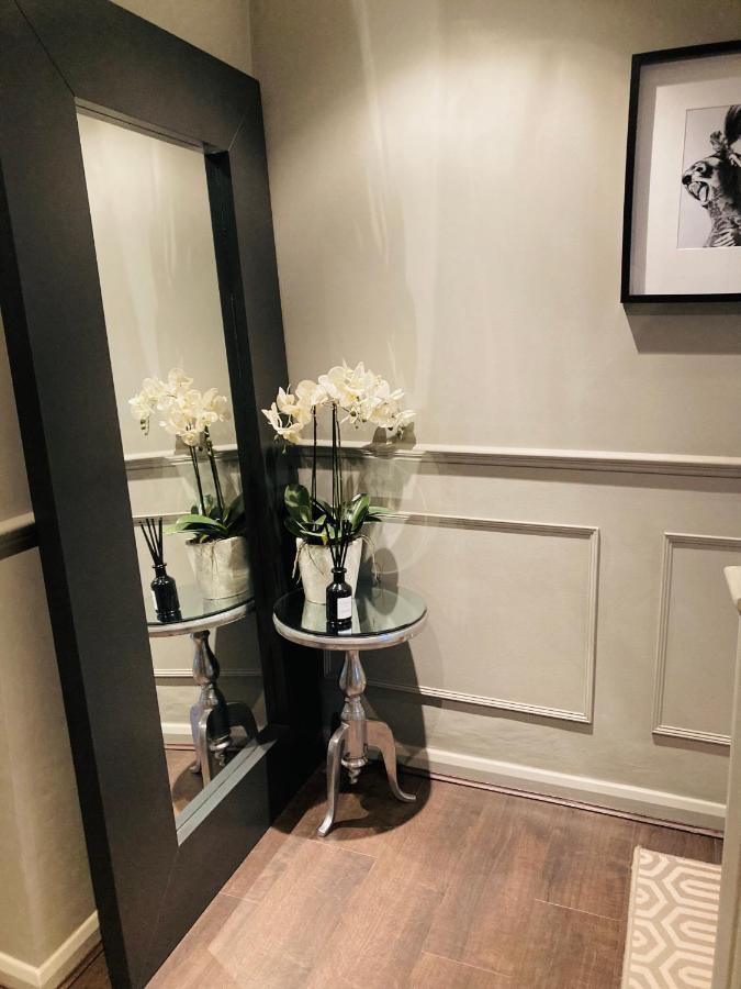 Stunning 1 Bed Garden Appartement *