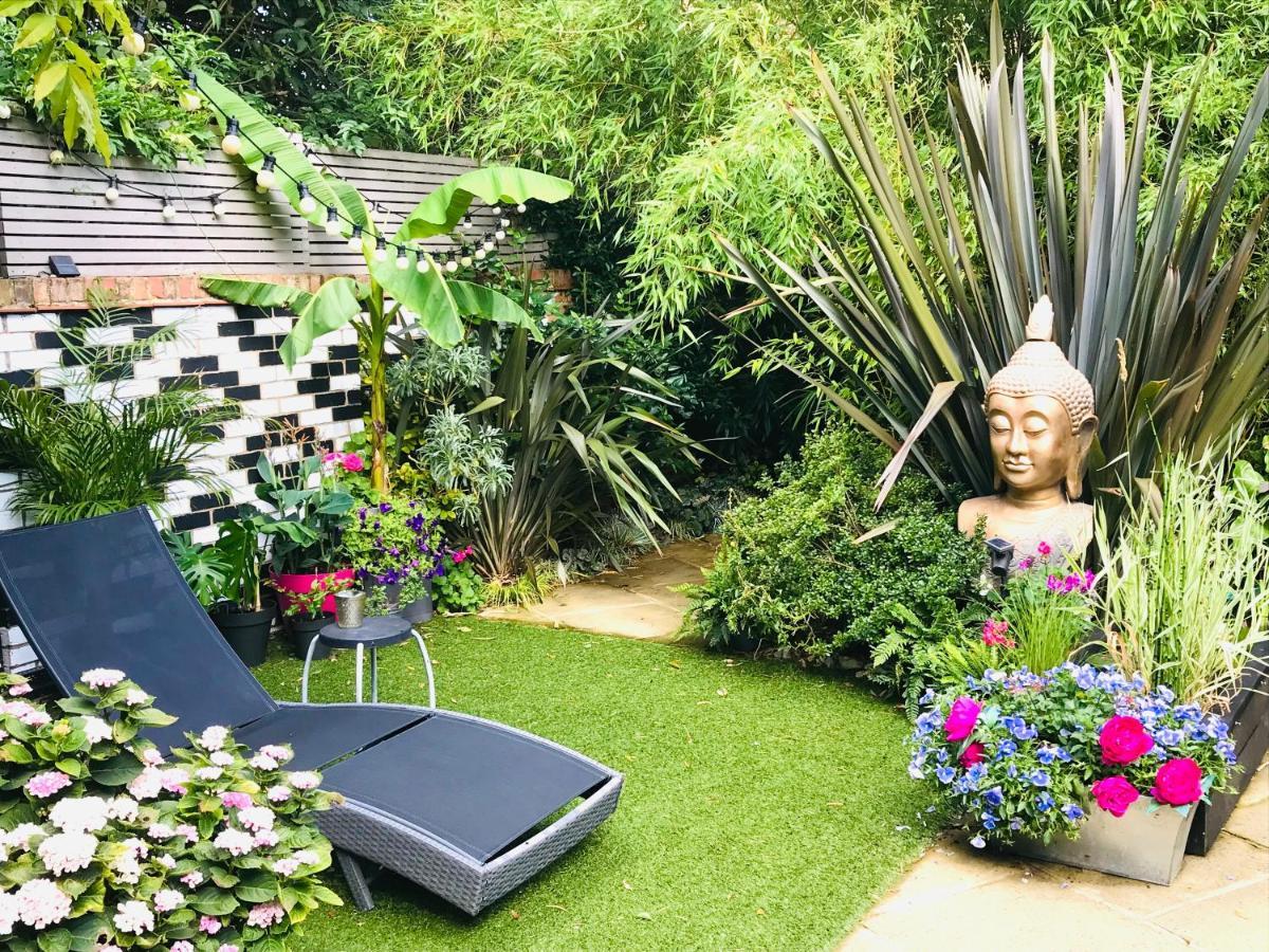 Stunning 1 Bed Garden Appartement *