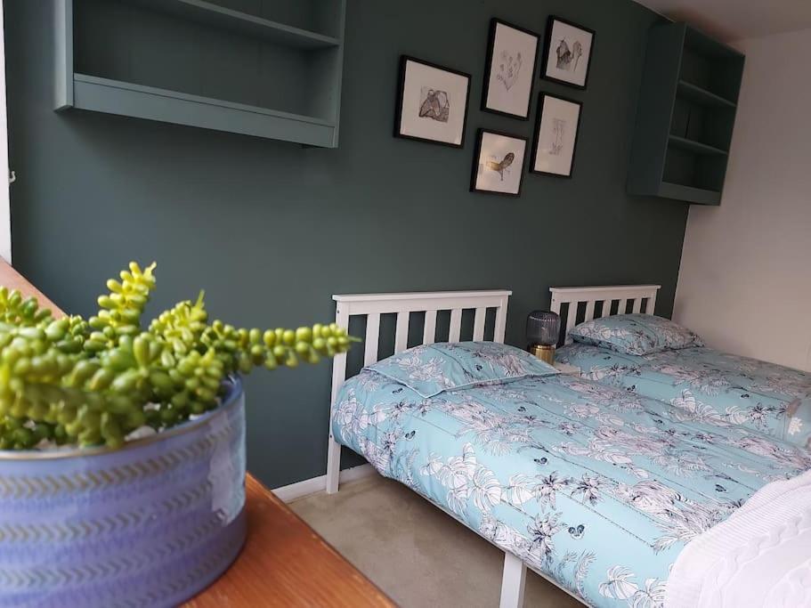 2 Bed Flat, Bounds Green, Piccadilly Line, N11 * London