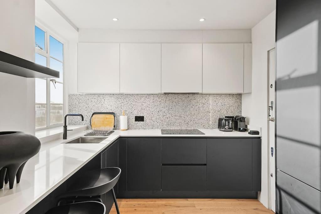 Two Bedroom Flat In Kensington Appartement Londen