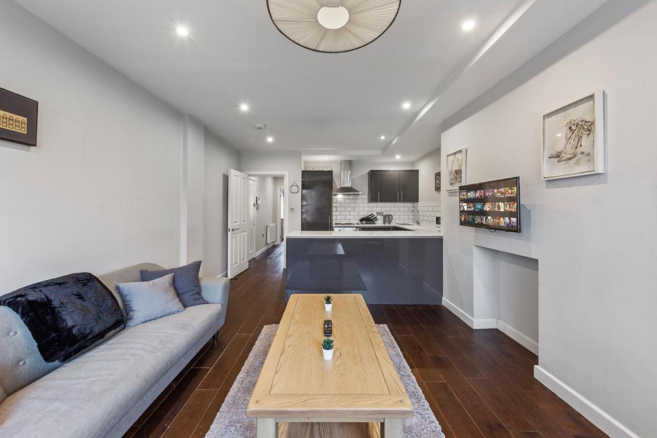 Majestic 4 At Reganway Rw4 * London