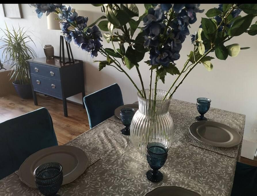 Apartment 2 Bed Flat, Bounds Green, Piccadilly Line, N11