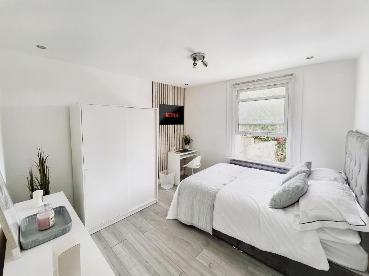 Modern In Centrally Located - 4 London