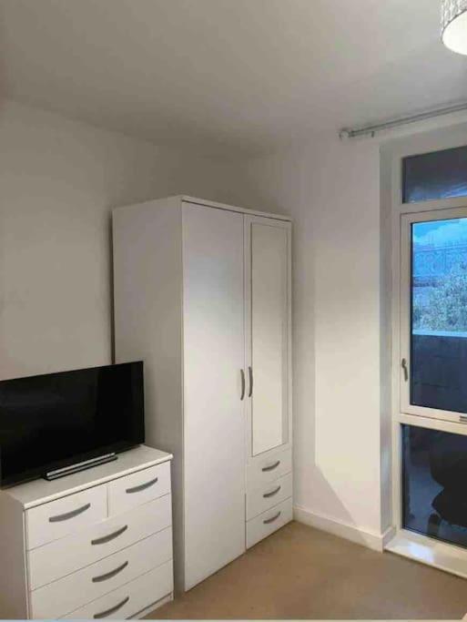 Lovely One Bedroom With Balcony *