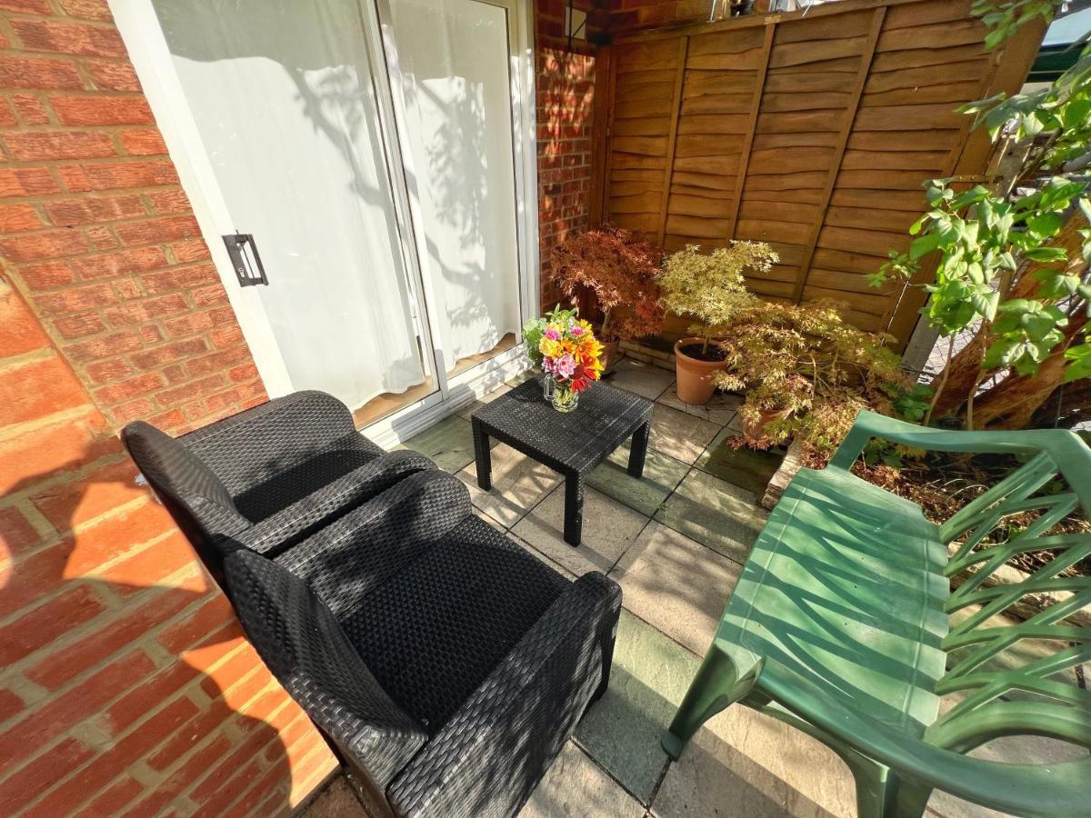 Gasthof Luxurious House Near Excel- Air Conditioning, 9 Beds, 2 Baths, Garden, Fast Wifi London