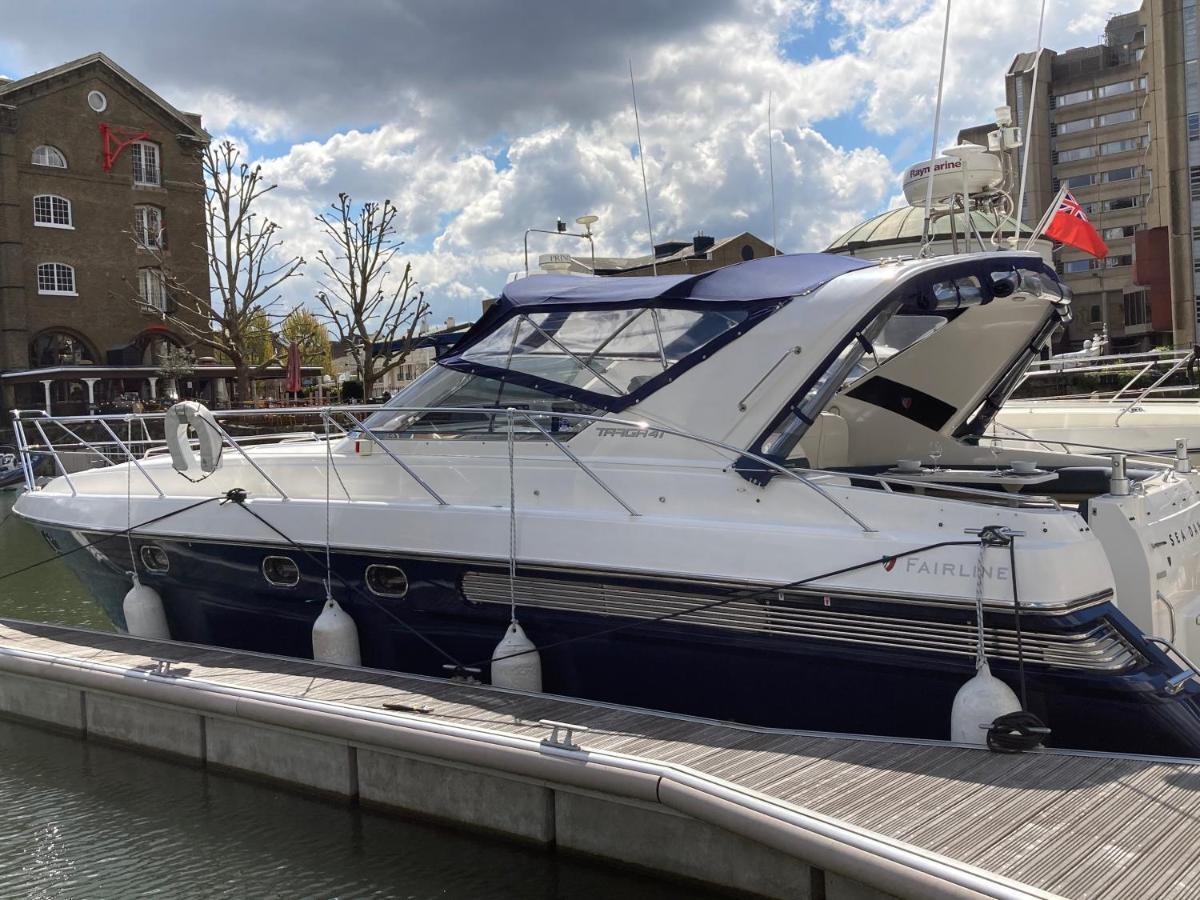 Entire Boat At St Katherine Docks 2 Available Select Using Options Botel Londres