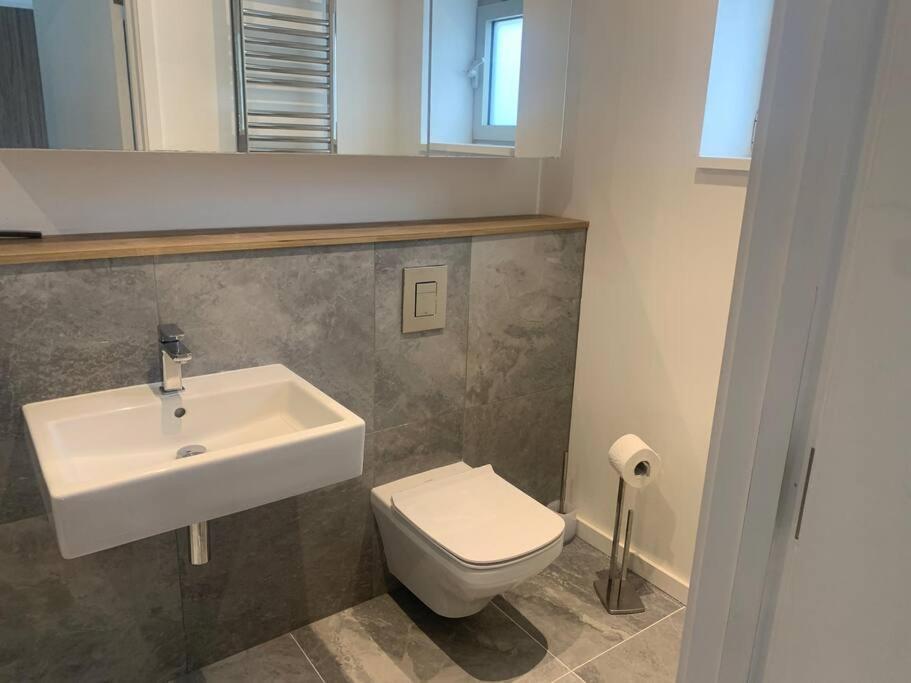 Dockside Sleeps 8, Uber Boat To Canary Wharf In 3 Mins