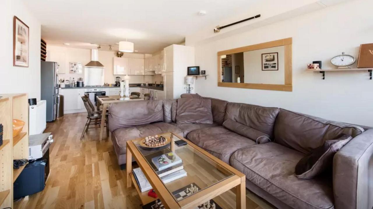 Brixton/clapham 2 Bed Flat, Large Balcony, Parking * Londres