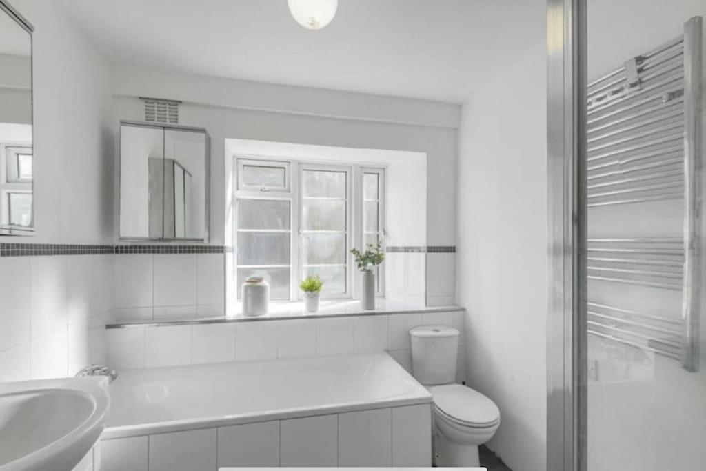 Stunning Flat With Roof Terrace In Streatham Apartamento *