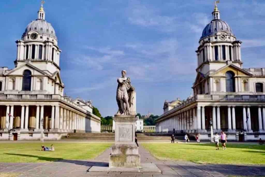 Greenwich Luxury View Apartment