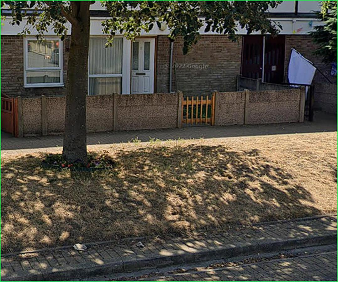 And Quiet Flat In London! Close To Station *