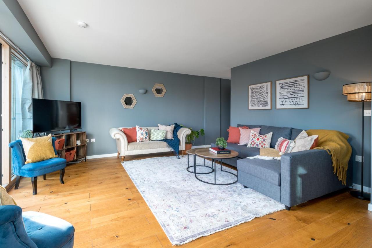 2 Bedroom With Park Views Shoreditch Apartment