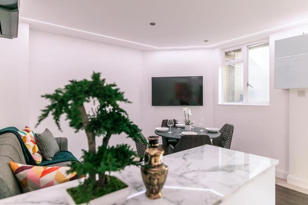 Fitzrovia 3 *